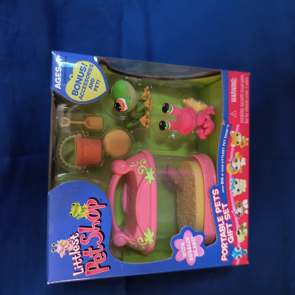 Littlest Pet Shop Portable Pets Playset - Pink and Green
